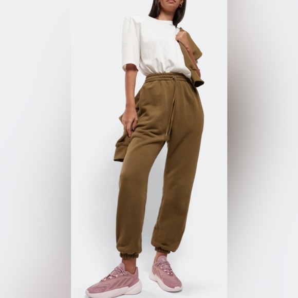 Adidas - Ozelia / Color:Magic Mauve Women’s Size:7.5 
✨Brand New With Box✨ - Picture 2 of 12